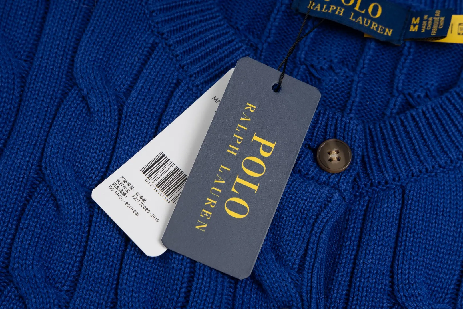 P230 #R93 RALPH LAUREN Ralph Lauren twelve colors classic small label embroidery logo seven-button knitted cable cardigan sweater for women, high-density LOGO embroidery on the chest, original customization of tag accessories. Made of pure cotton yarn, pure cotton is skin-friendly and comfortable, small label war horse embroidered twist button cardigan sweater 🐎 high quality, follow the blogger to learn how to wear it! Let’s buy a Ralph Lauren cable sweater. It’s a super hard-to-find series after it became popular. It’s hard to find one on the official website. It’s simple and practical to wear, with a lazy and loose feel. The thickened fabric has more texture, feels soft and delicate, and has a loose fit. Whether worn alone or layered, you can wear different styles of fashion with just one piece!   Size: